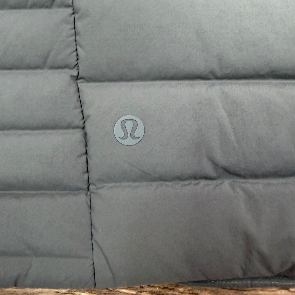 Lululemon Mens Size Large Navigation Down Vest Evolve Onyx Gray Puffer New - Picture 12 of 13